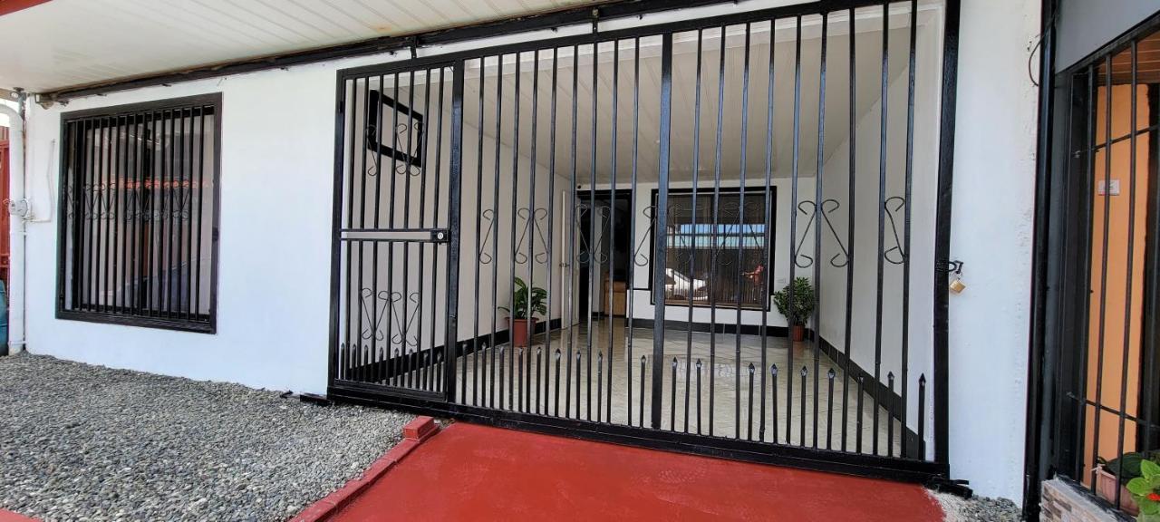Panda House Vila Quepos Exterior foto